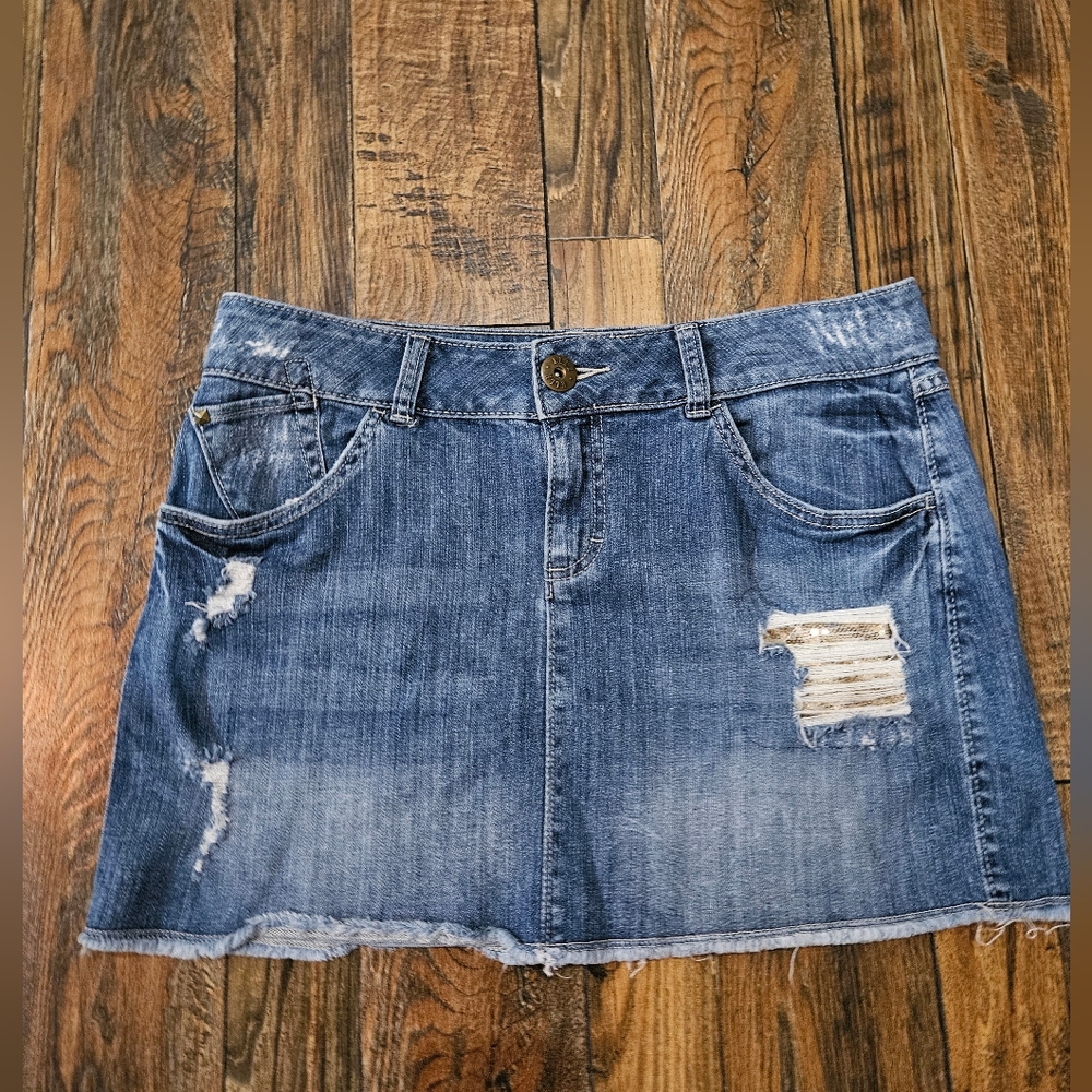Elle Denim Mini-Skirt. Size 10.‎
